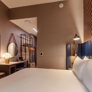 Deluxe King Room Skyline View